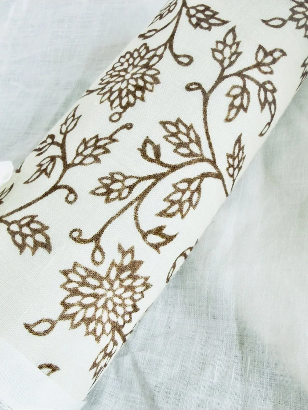 Williams Sonoma Mocha Dahlia, 100% Linen, Table Runner 16”X108”, NWT, Retail $79